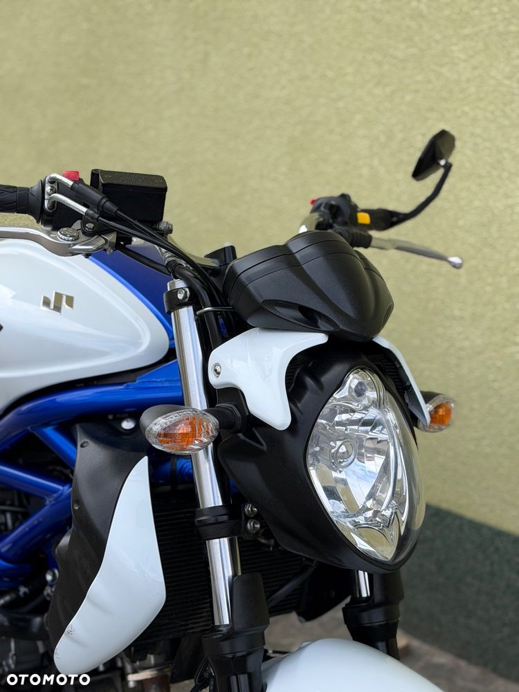 Suzuki Gladius - 2