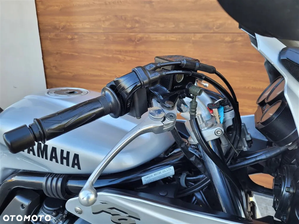 Yamaha FZS - 2