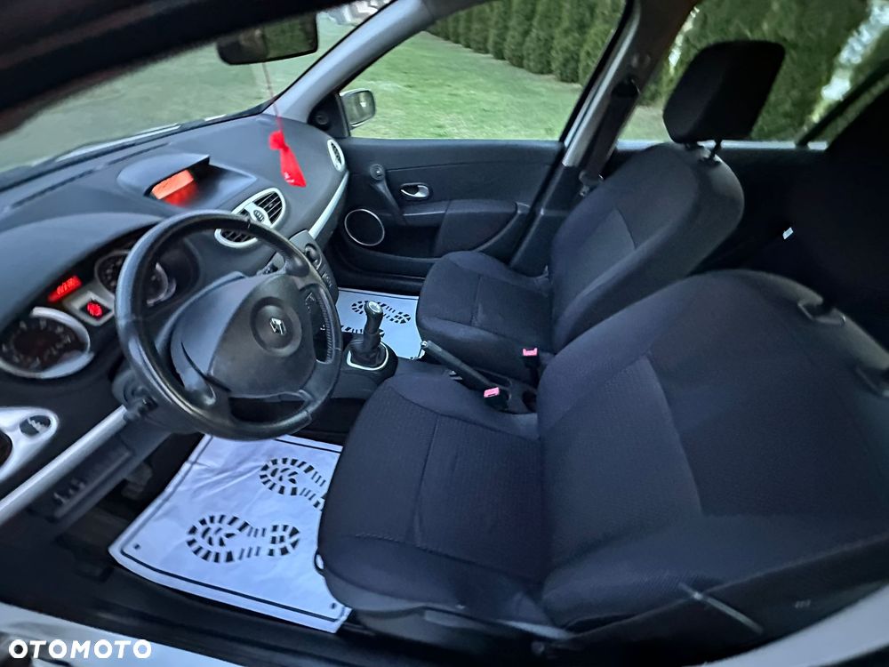 Renault Clio - 8