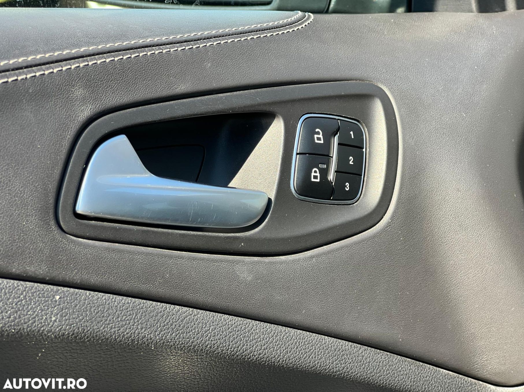 Ford Kuga 2.0 TDCi 4WD Powershift Vignale - 25