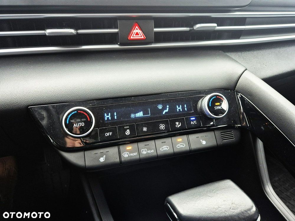 Hyundai Elantra - 24