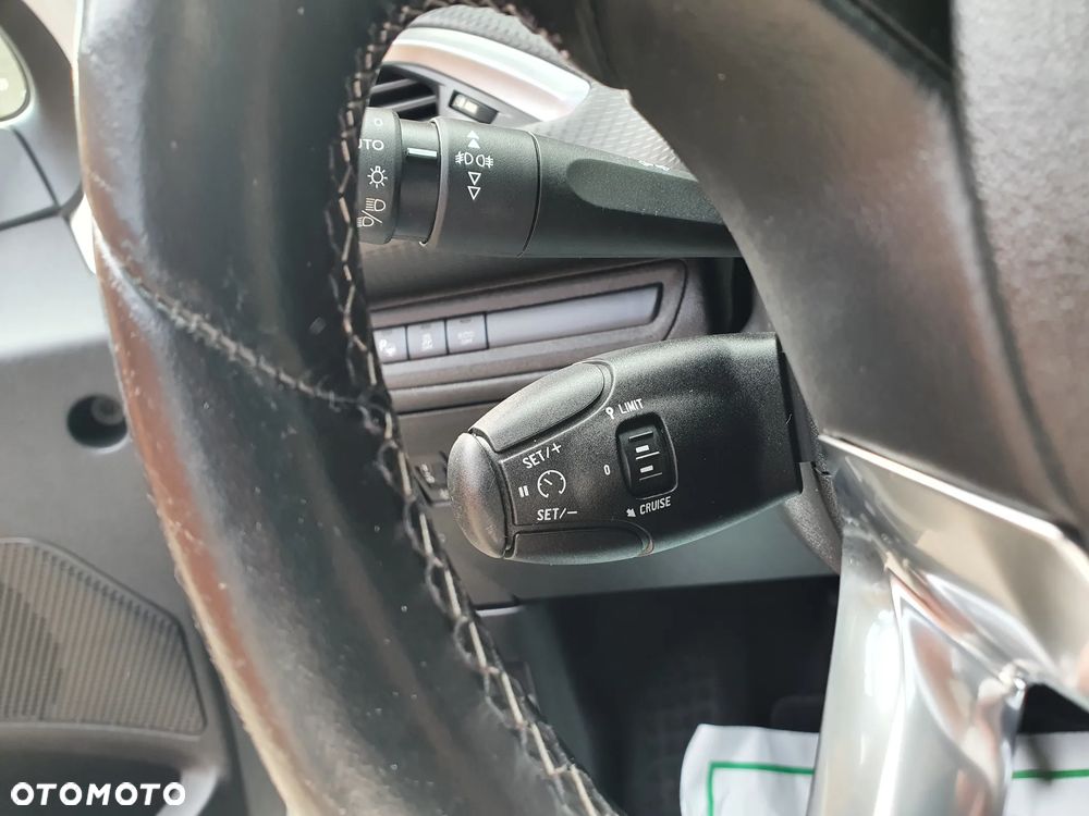 Peugeot 2008 PureTech 110 Stop&Start EAT6 Allure - 23
