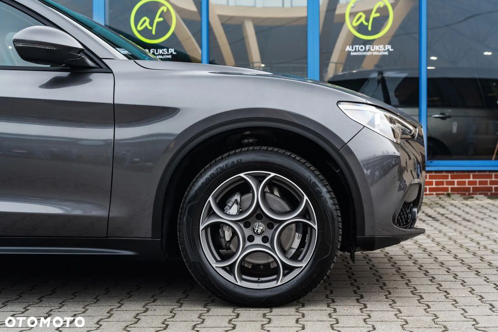 Alfa Romeo Stelvio 2.0 Turbo Sprint Q4 - 13