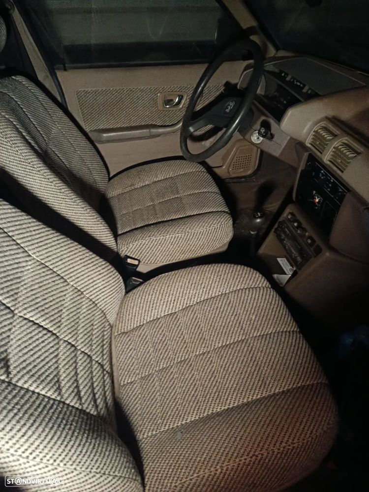 Peugeot 305 - 3