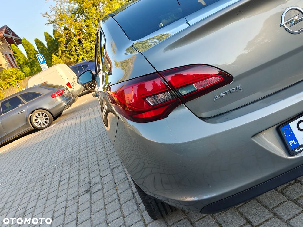 Opel Astra 1.6 Cosmo - 17