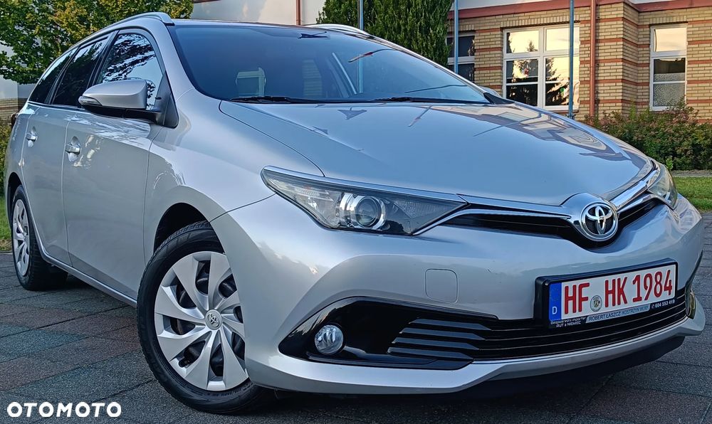 Toyota Auris 1.6 D-4D Executive - 6