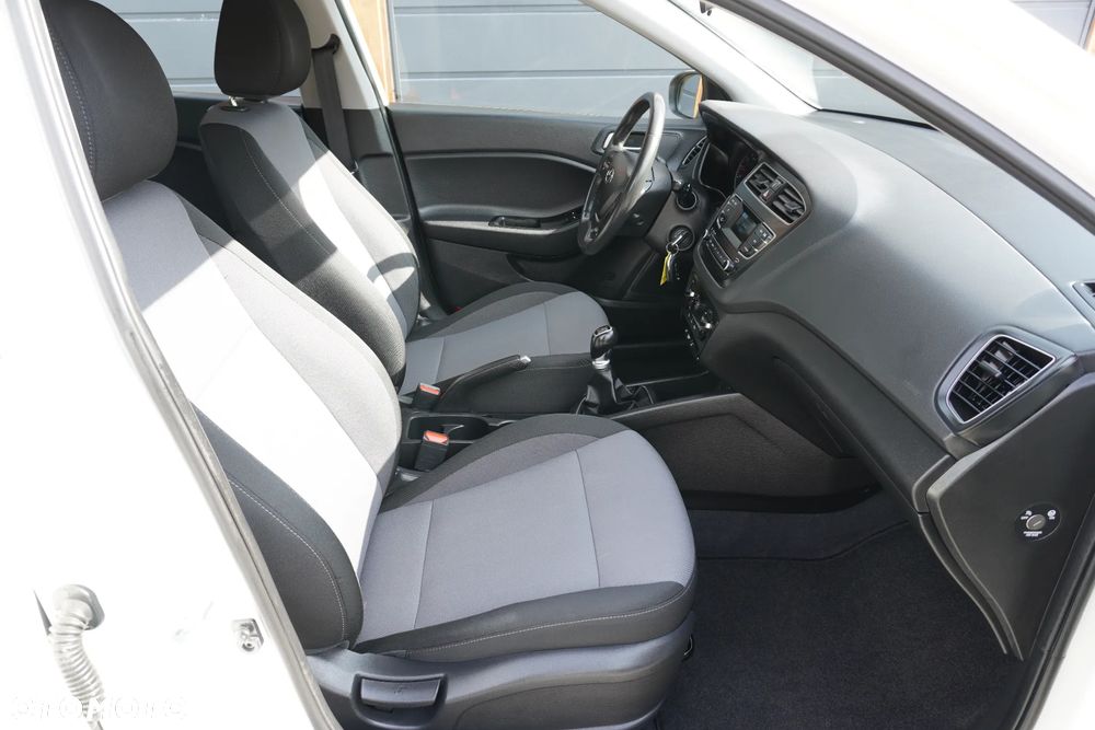 Hyundai i20 blue 1.2 Classic - 19