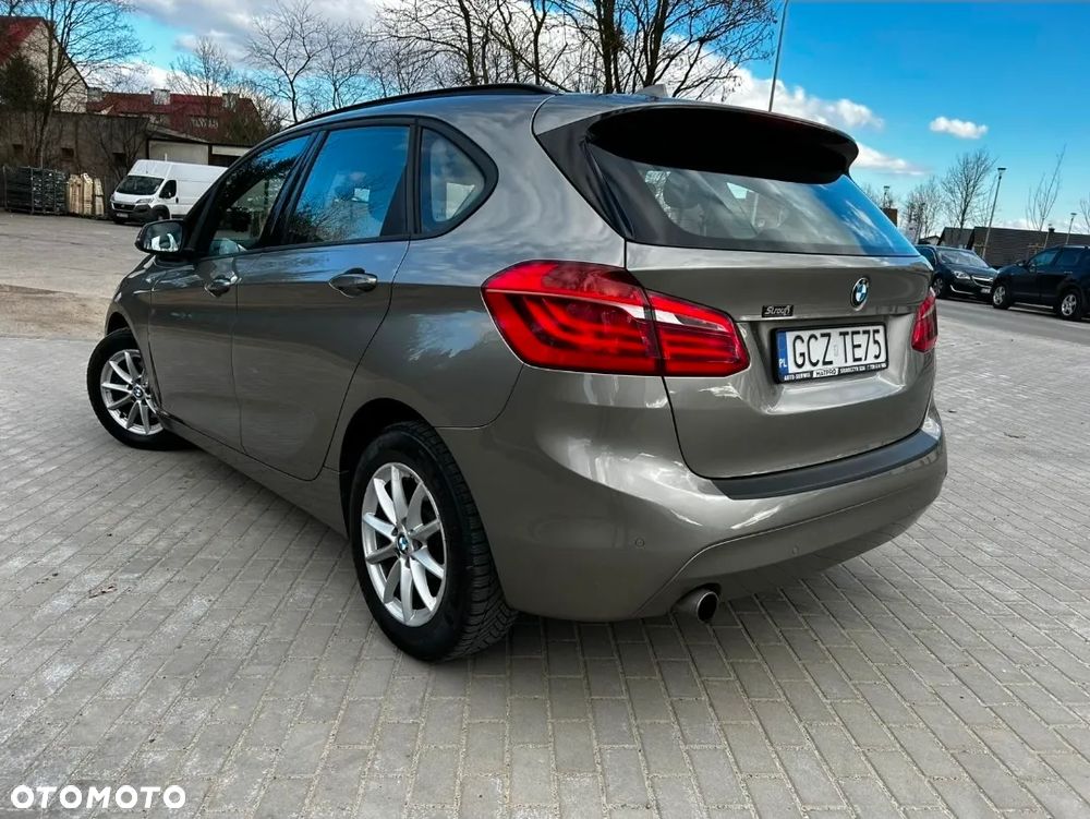 BMW Seria 2 216d Sport Line - 4