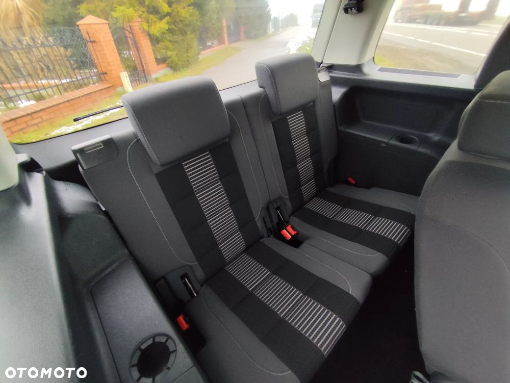 Volkswagen Touran 2.0 TDI Trendline DSG - 28