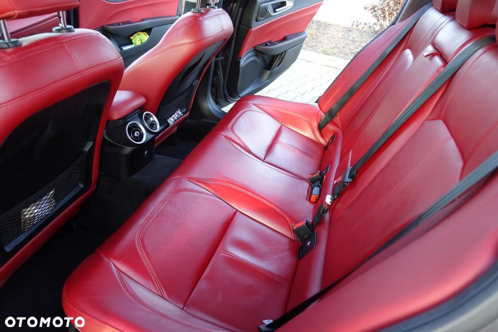 Alfa Romeo Giulia 2.0 Turbo Veloce Q4 - 11