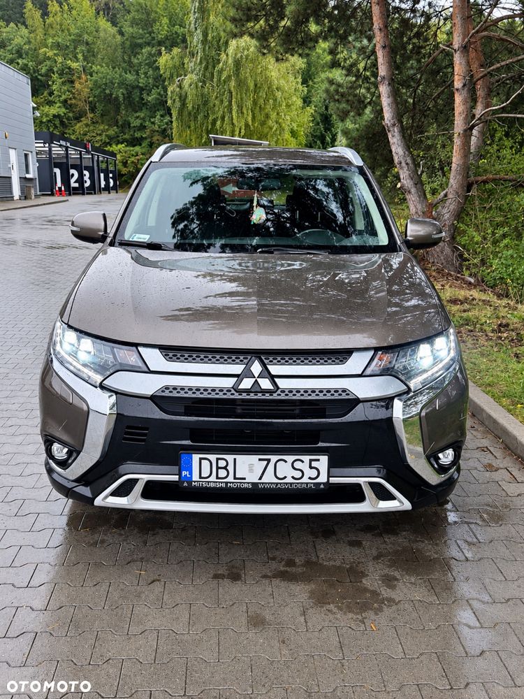 Mitsubishi Outlander - 1