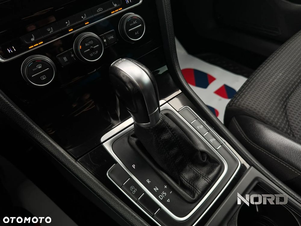 Volkswagen Golf 1.4 TSI BlueMotion Technology DSG Highline - 21