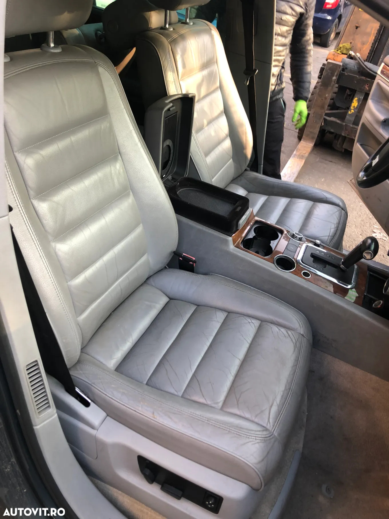 Dezmembrez VW Volkswagen Touareg 3.2 benzina 2006 - 5