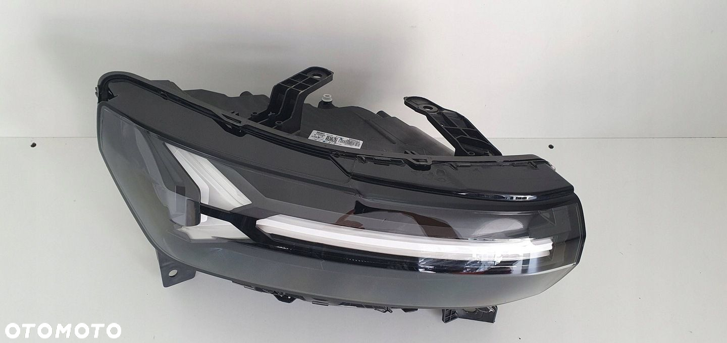 Dacia Duster III 2024 Lampa prawa przód przednia - 2
