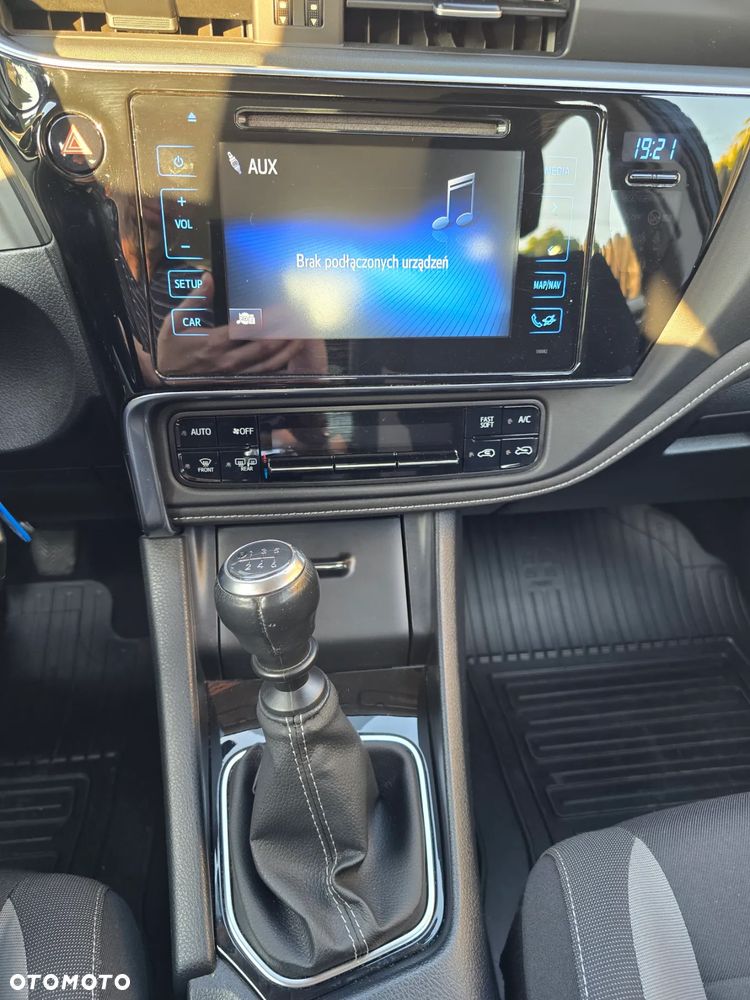 Toyota Auris 1.6 Premium - 10