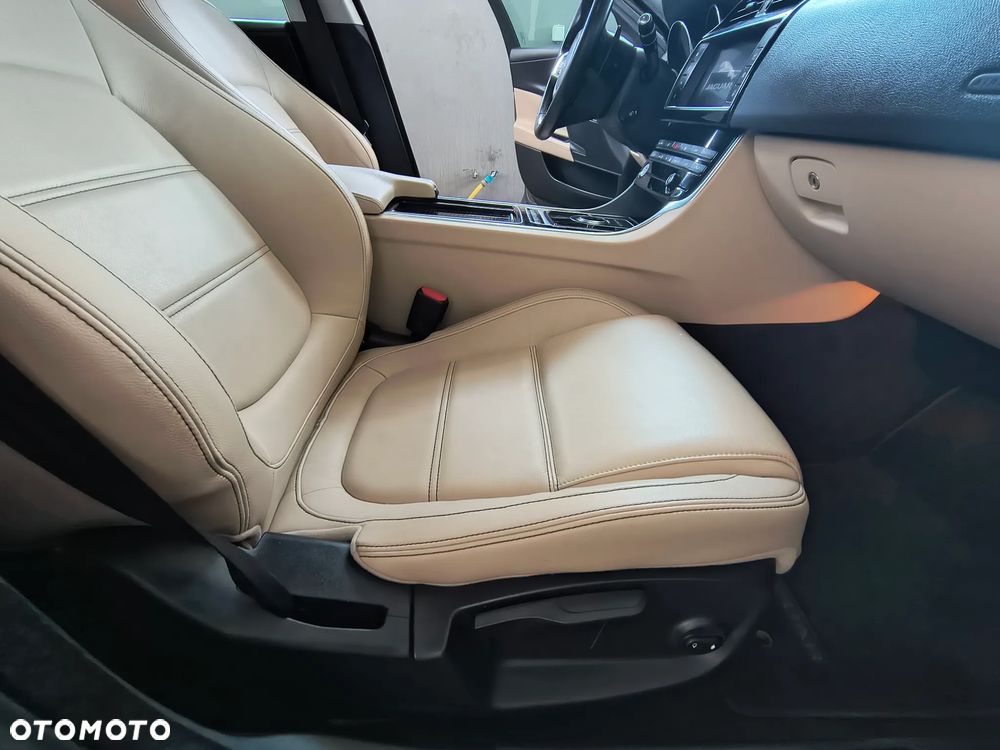 Jaguar XE 2.0 D AWD Prestige - 5