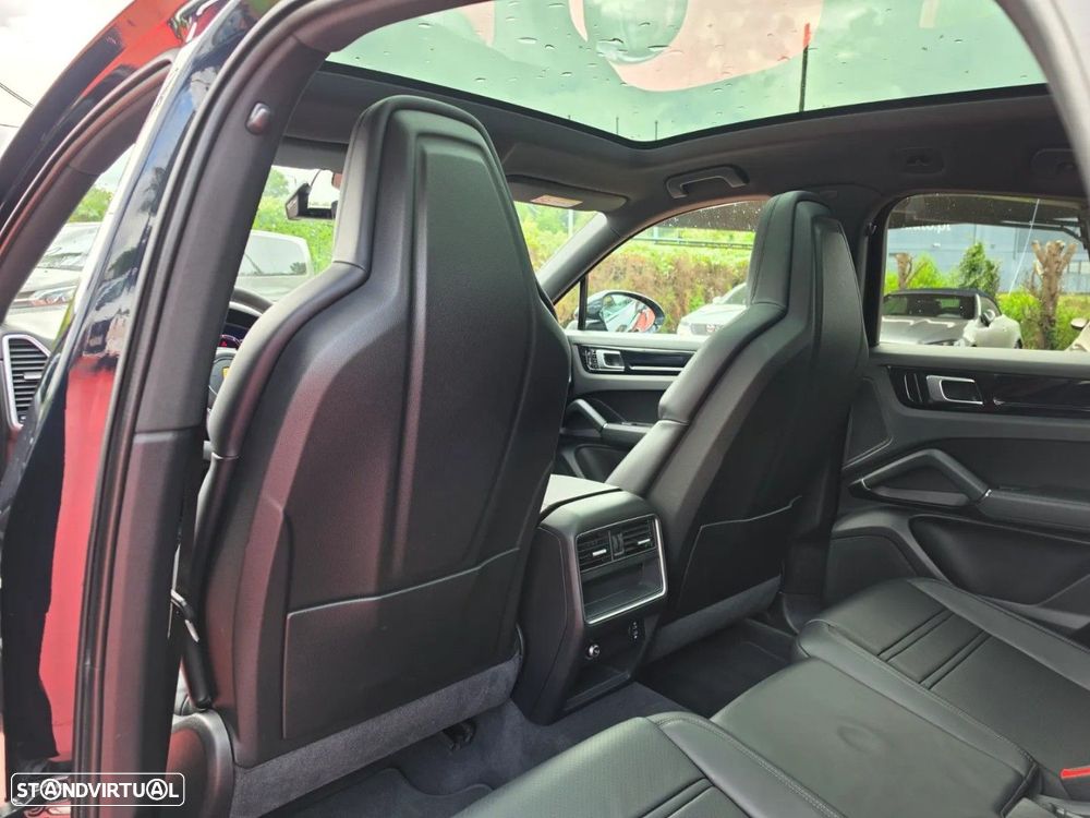 Porsche Cayenne Coupé E-Hybrid - 12