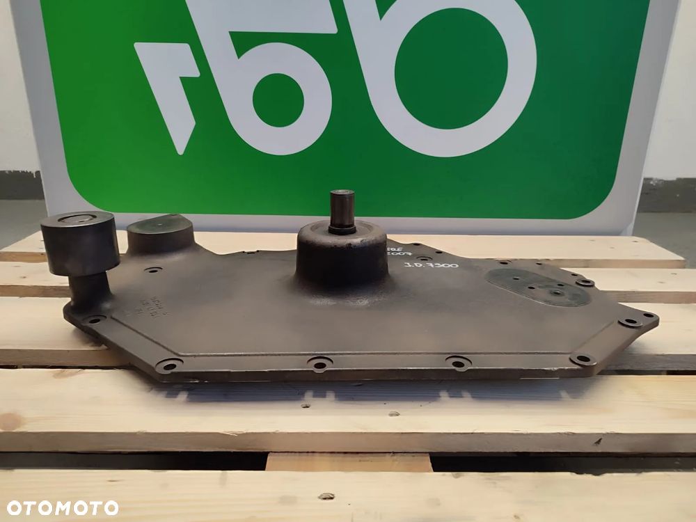 Osłona osprzętu wałka rozrządu R502659 silnika JOHN DEERE 6125HZ007 - 8