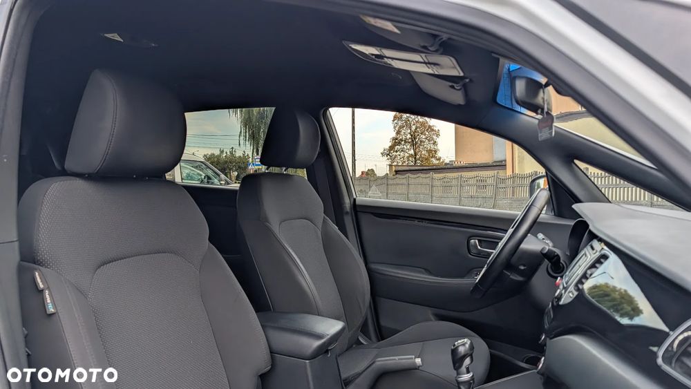 Kia Carens 1.6 GDI Attract - 12