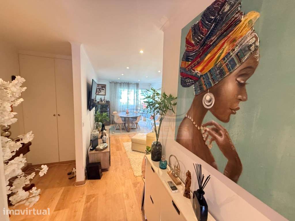 Apartamento T2 Remodelado no Centro de Oeiras | 2 Varandas | Arreca...