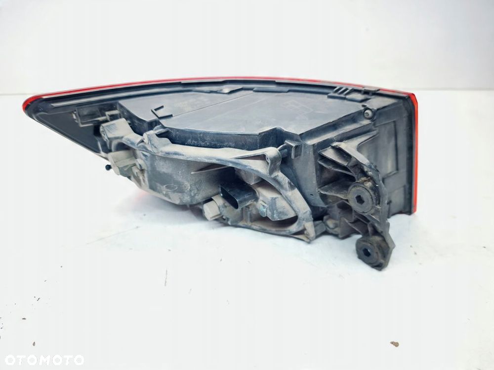LAMPA PRAWY TYŁ W BŁOTNIK AUDI A4 B9 SEDAN 8W5945070A ZWYKŁA - 6