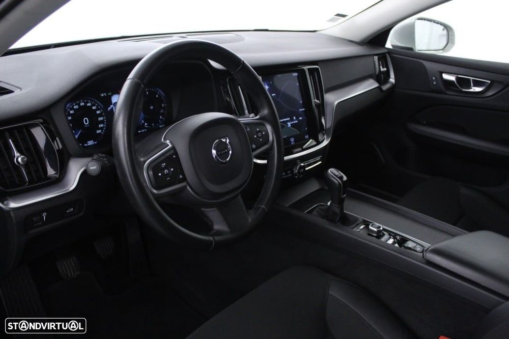 Volvo V60 2.0 D3 Momentum Plus - 22