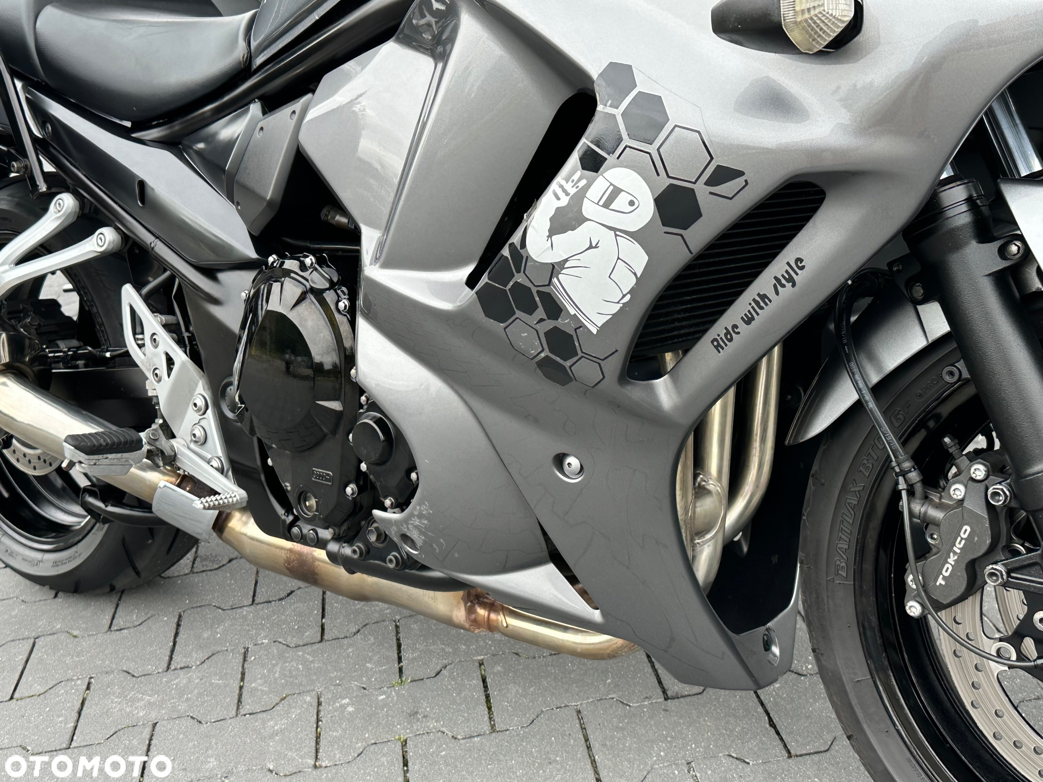 Suzuki GSX - 16