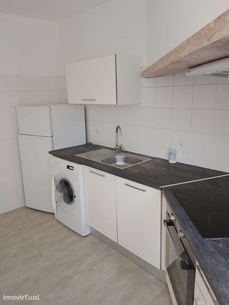 T1 em Benfica na calçada do Tojal c. terraço de 50m2 privativo - Grande imagem: 2/13