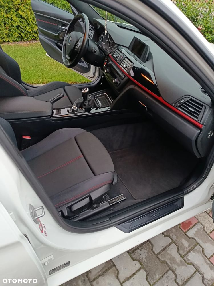 BMW Seria 3 320d Efficient Dynamics Sport Line - 12