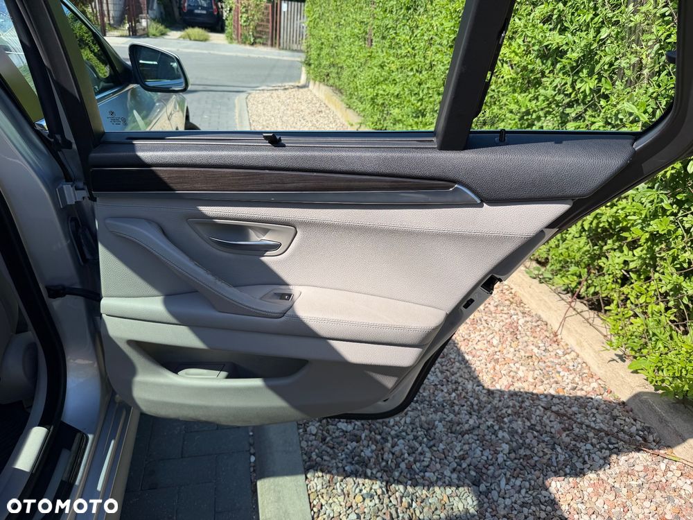BMW Seria 5 530d Sport-Aut Luxury Line - 33