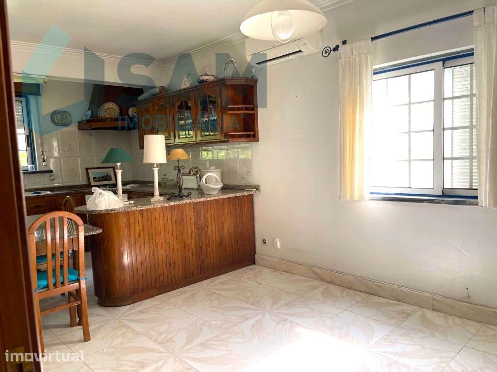 Moradia T3 + T1 com Garagem, Logradouro e Sótão Habitável às portas... - Grande imagem: 4/44