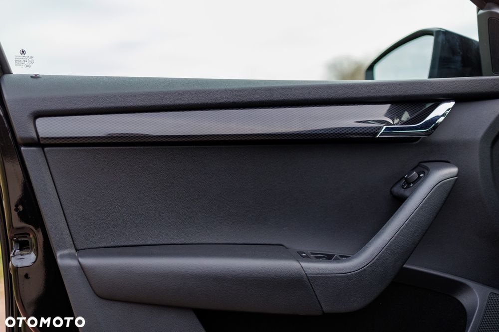 Skoda Octavia 2.0 TDI DSG RS - 26