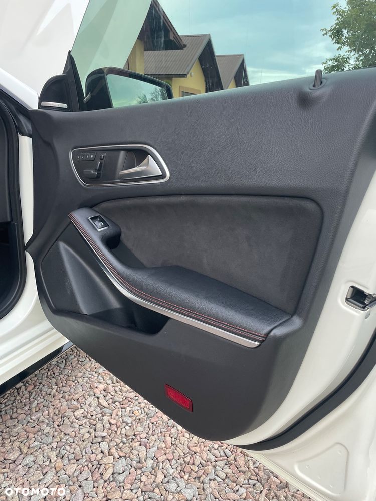 Mercedes-Benz CLA - 27