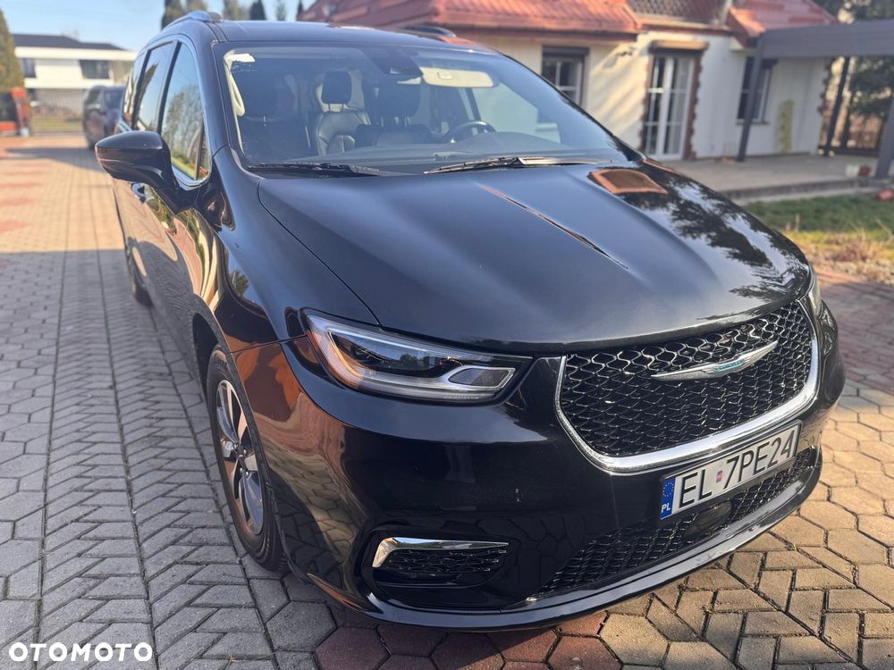 Chrysler Pacifica - 1