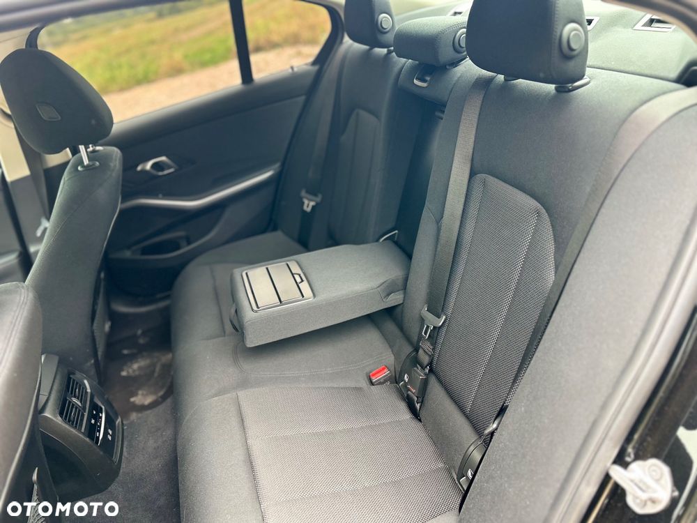 BMW Seria 3 320d mHEV sport - 27
