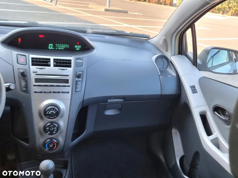 Toyota Yaris 1.0 Entry - 10