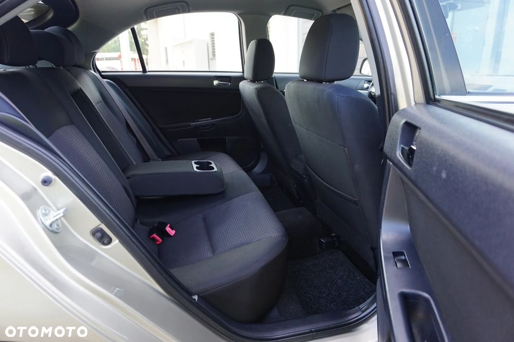 Mitsubishi Lancer - 36