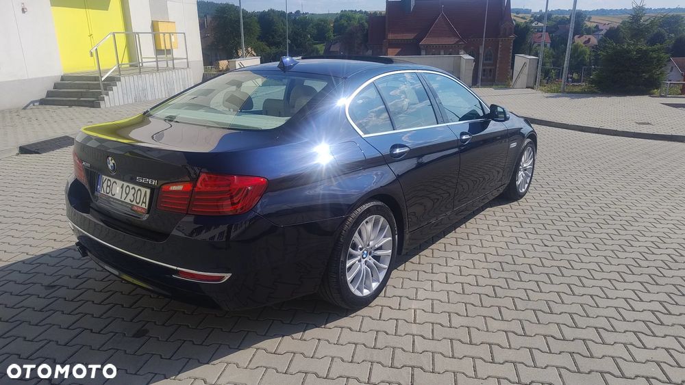 BMW Seria 5 528i xDrive Luxury Line - 13