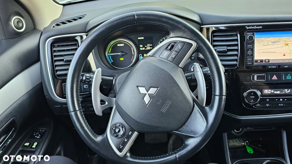 Mitsubishi Outlander Instyle NAVI + - 3