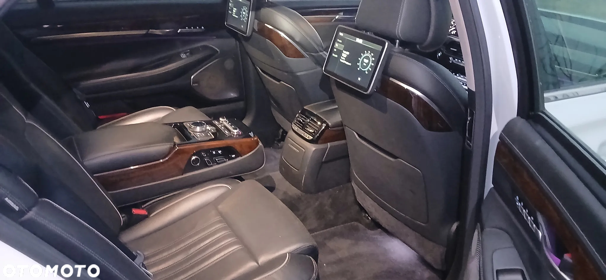 Genesis G90 - 19