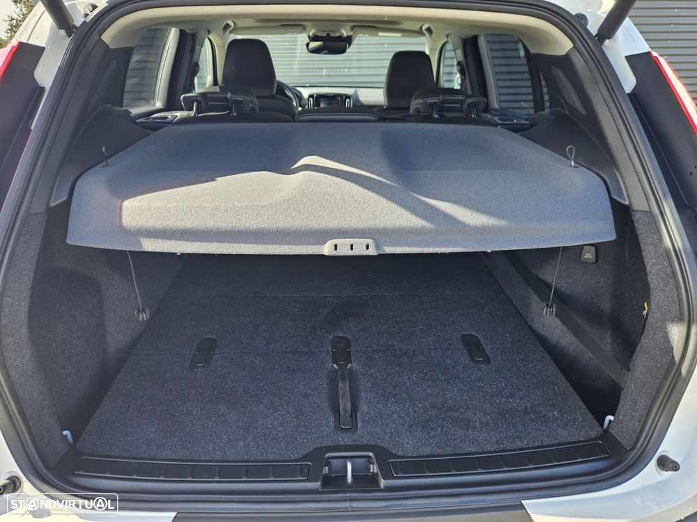 Volvo XC 40 D4 AWD Geartronic Momentum Pro - 52