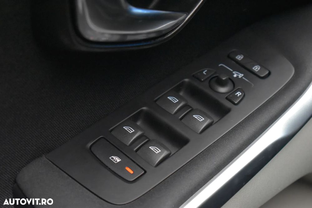 Volvo V40 D4 VEA Summum - 17