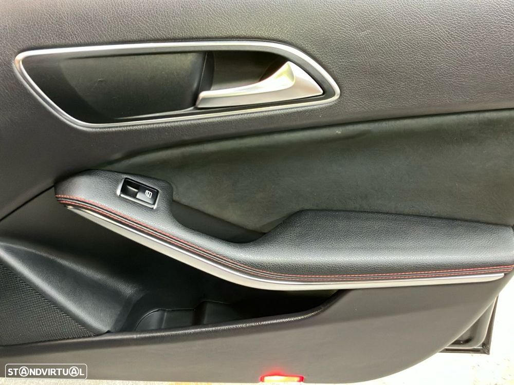 Mercedes-Benz A 45 AMG 4-Matic - 21