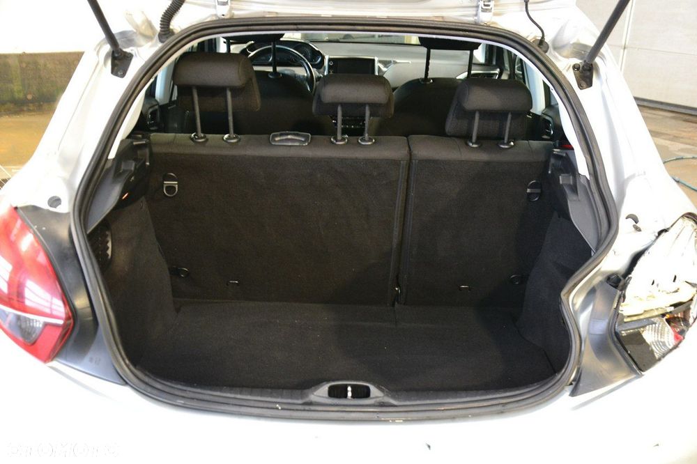 Peugeot 208 - 25