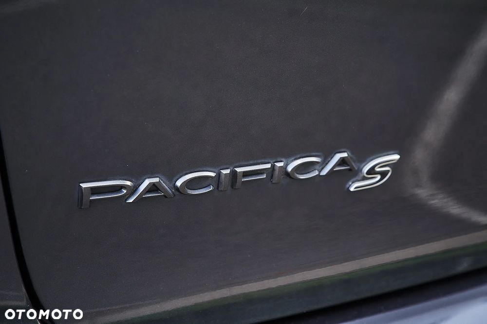 Chrysler Pacifica - 33