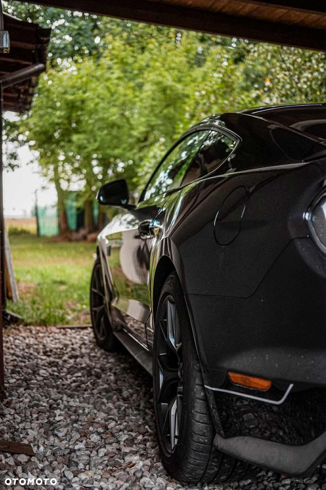 Ford Mustang - 4