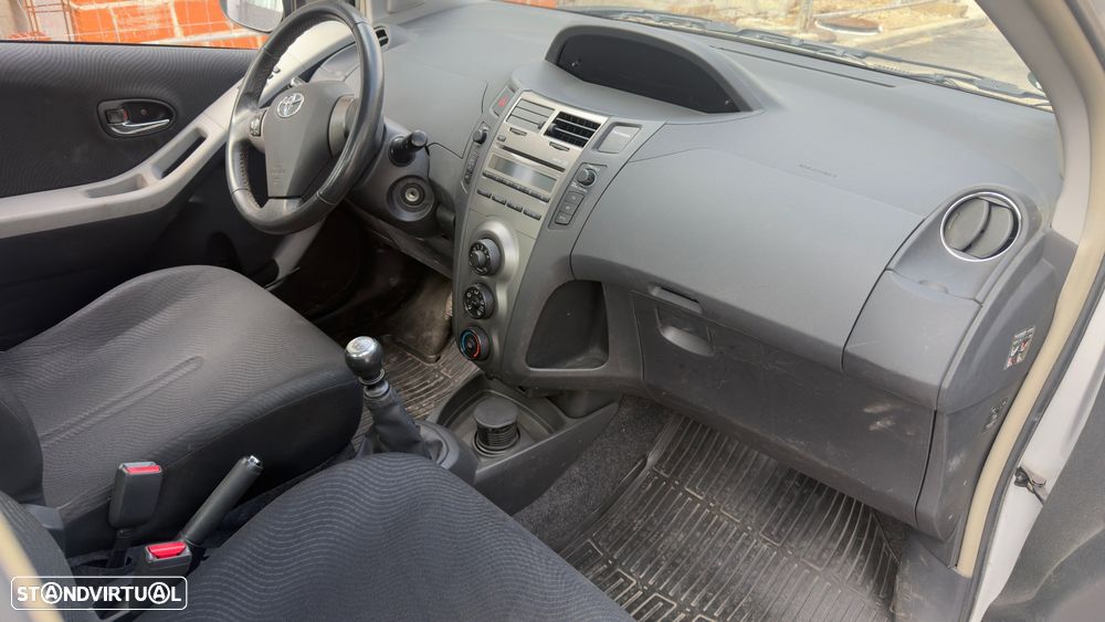 Toyota Yaris 1.4 D-4D Comfort+AC+VSC - 6