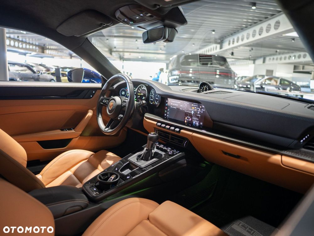 Porsche 911 GT3 Touring PDK - 27