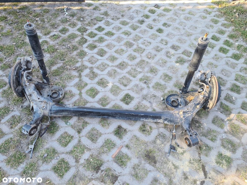 toyota VERSO 09-18 belka tylna oś - 2