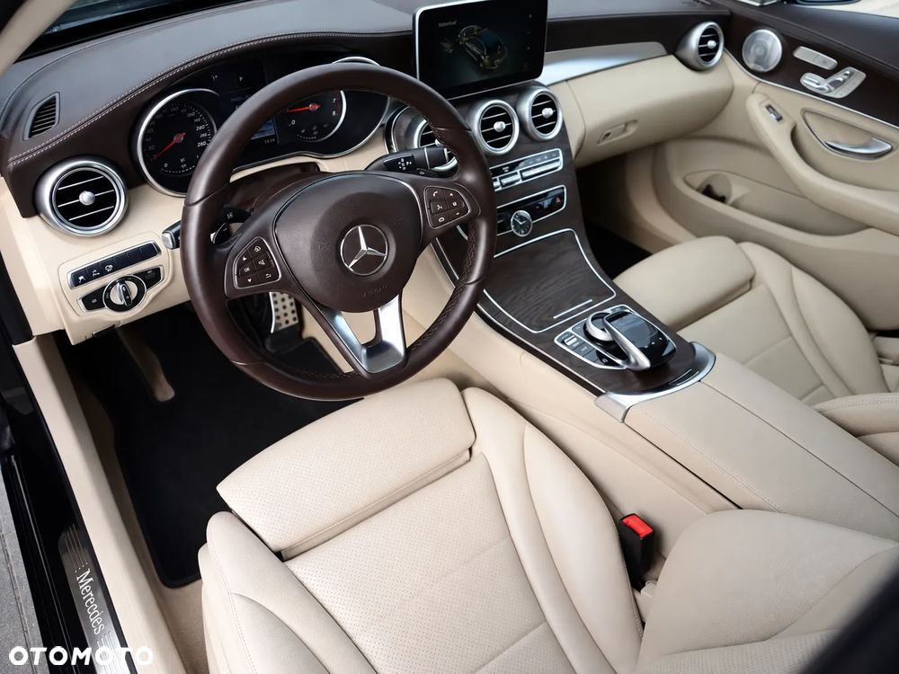 Mercedes-Benz Klasa C 300 9G-TRONIC - 16